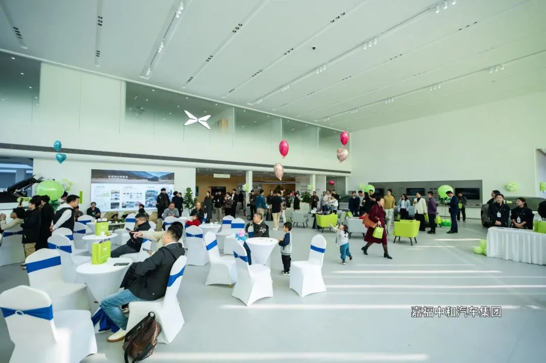 开业现场 (2).jpg 开业现场 (2).jpg