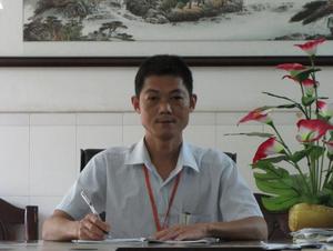 王文清：总务处主任，本科学历，中学一级教师，曾获得市先进教育工作者称号。