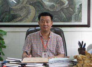 曾细顺，白云区嘉福中小学校长，本科学历，中学一级教师。