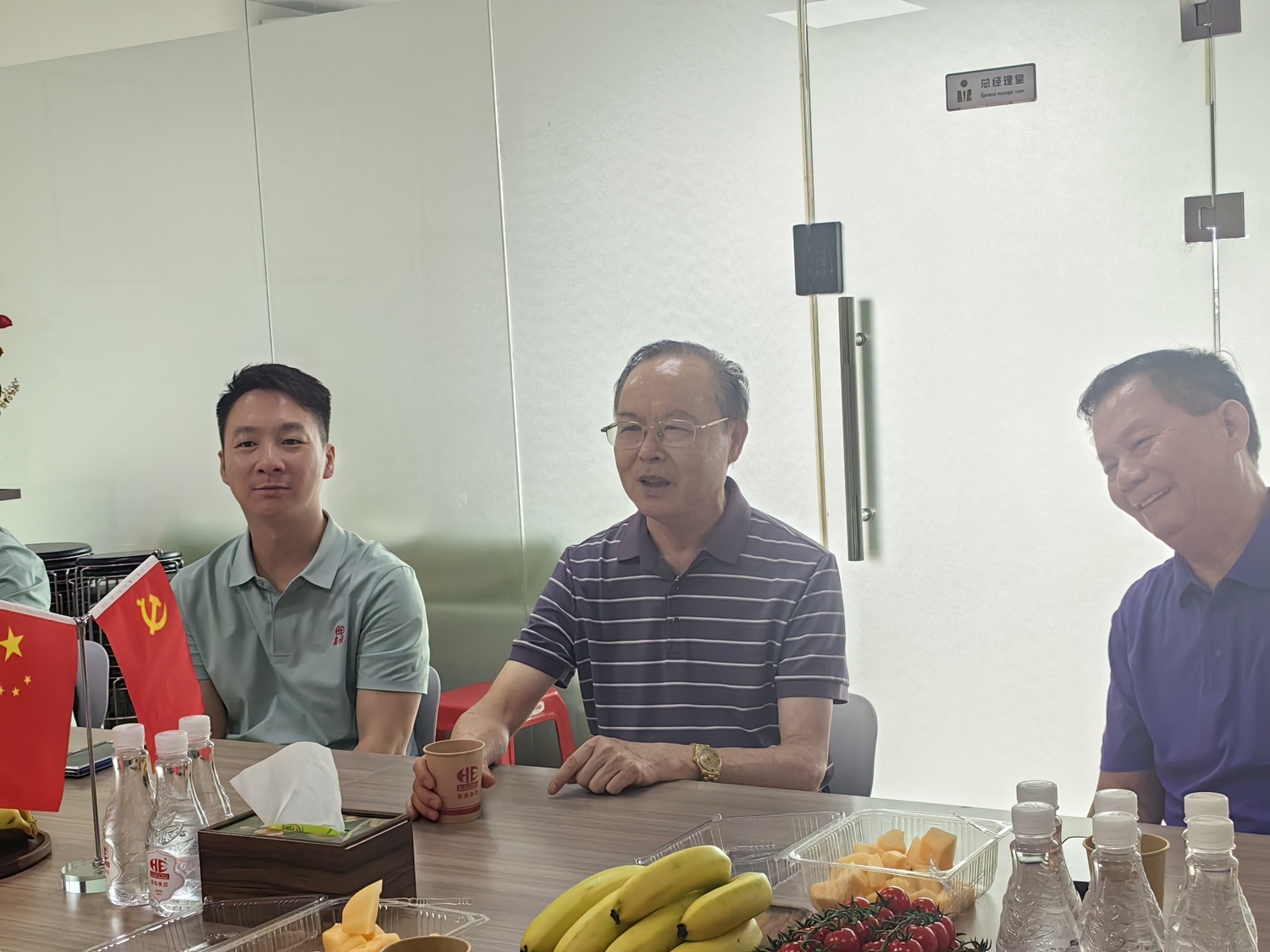 嘉福集团顾问邱市长.jpg